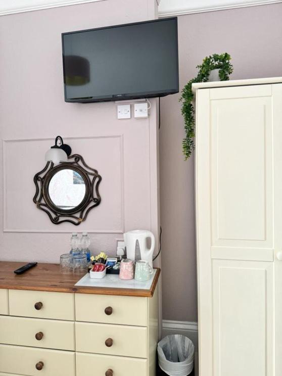 The Patricia Hotel Torquay Room photo