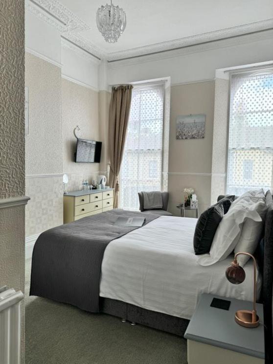 The Patricia Hotel Torquay Room photo